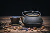 Gusseisenkanne für Tee mit Arare Muster